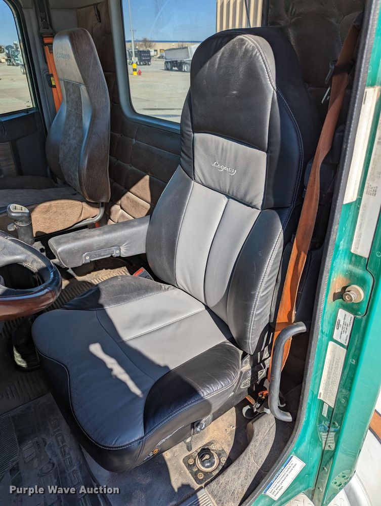 image for item LK9466 2014 Freightliner Coronado SD  semi truck