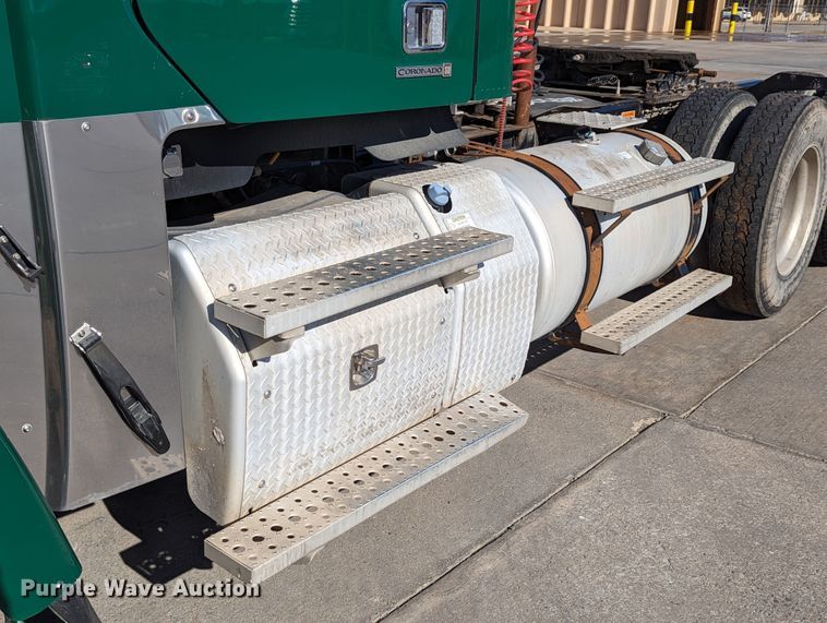 image for item LK9466 2014 Freightliner Coronado SD  semi truck