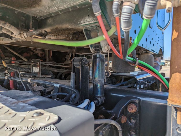 image for item LK9466 2014 Freightliner Coronado SD  semi truck