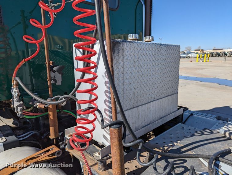 image for item LK9466 2014 Freightliner Coronado SD  semi truck