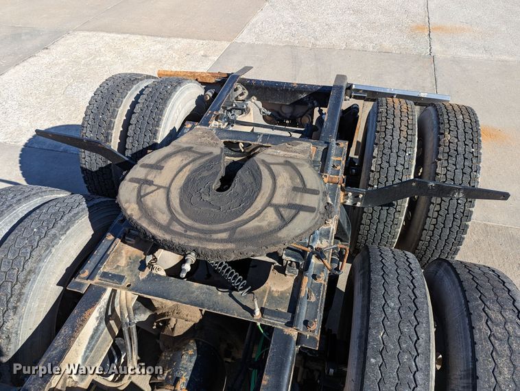 image for item LK9466 2014 Freightliner Coronado SD  semi truck