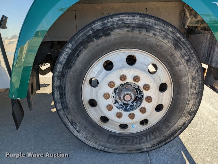 image for item LK9466 2014 Freightliner Coronado SD  semi truck