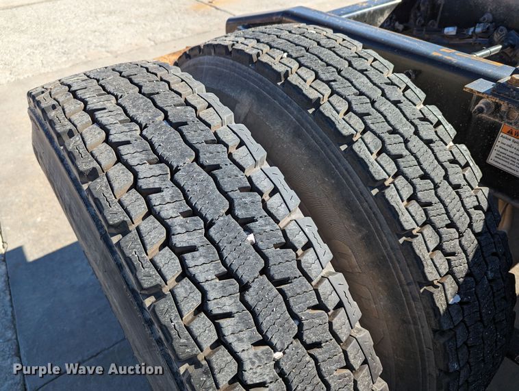 image for item LK9466 2014 Freightliner Coronado SD  semi truck