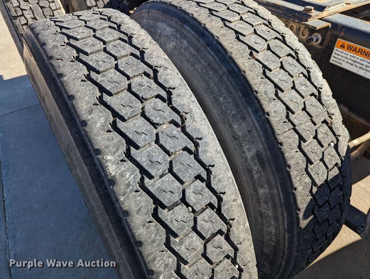 image for item LK9466 2014 Freightliner Coronado SD  semi truck