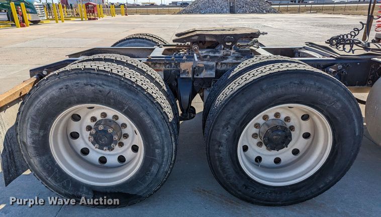 image for item LK9466 2014 Freightliner Coronado SD  semi truck