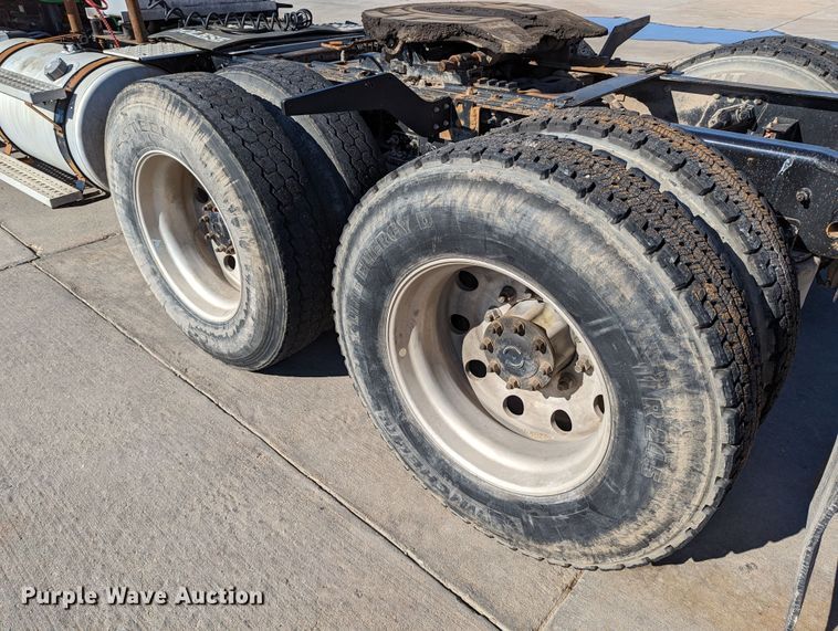 image for item LK9466 2014 Freightliner Coronado SD  semi truck