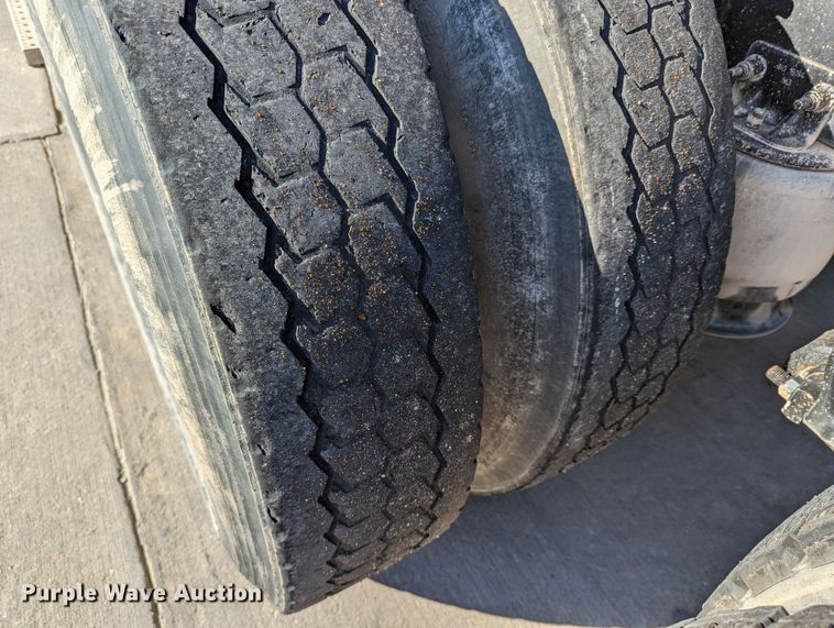 image for item LK9466 2014 Freightliner Coronado SD  semi truck