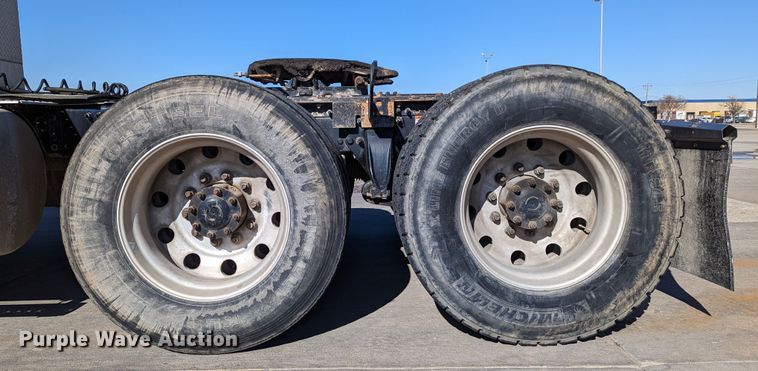 image for item LK9466 2014 Freightliner Coronado SD  semi truck