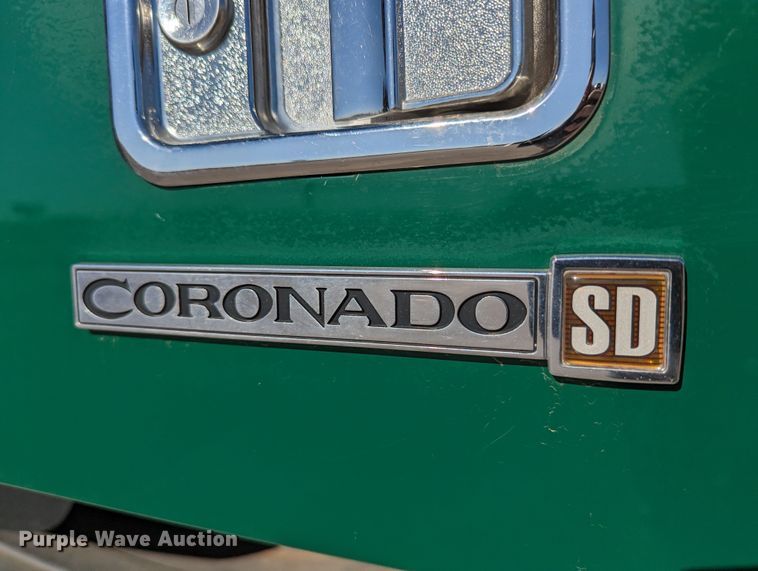 image for item LK9466 2014 Freightliner Coronado SD  semi truck