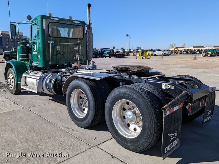 image for item LK9467 2014 Peterbilt 388  semi truck