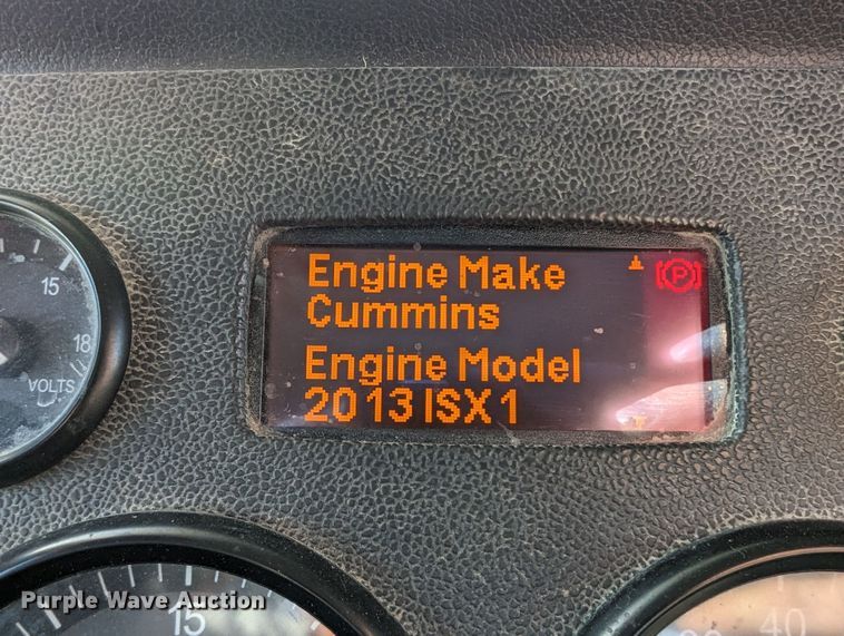 image for item LK9467 2014 Peterbilt 388  semi truck