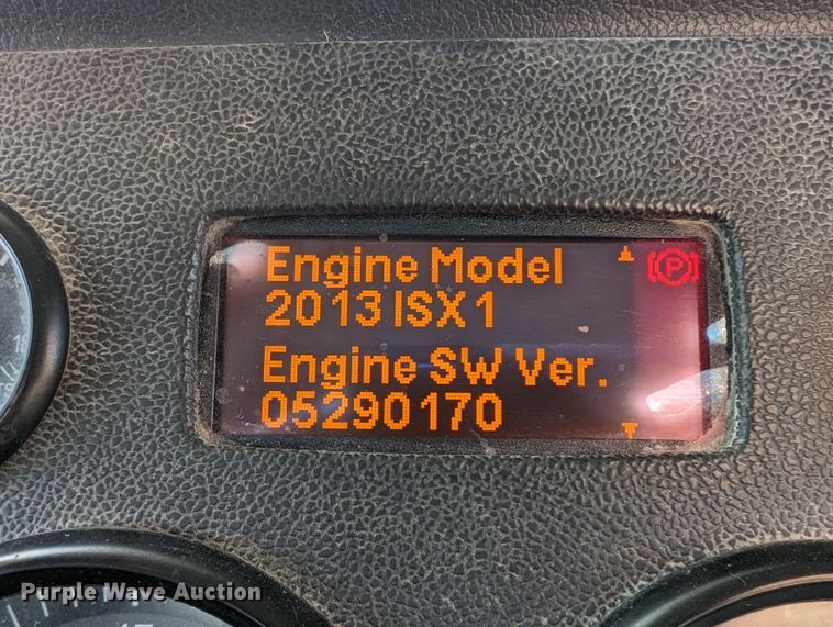 image for item LK9467 2014 Peterbilt 388  semi truck