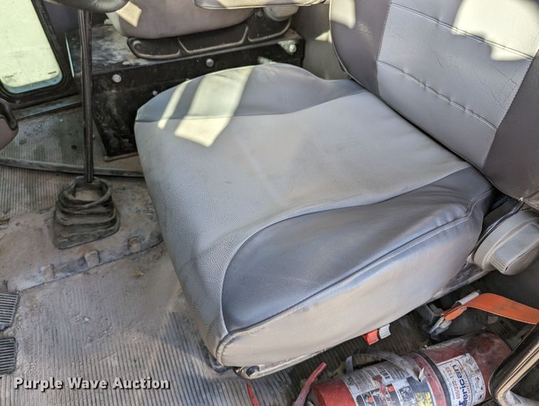 image for item LK9467 2014 Peterbilt 388  semi truck