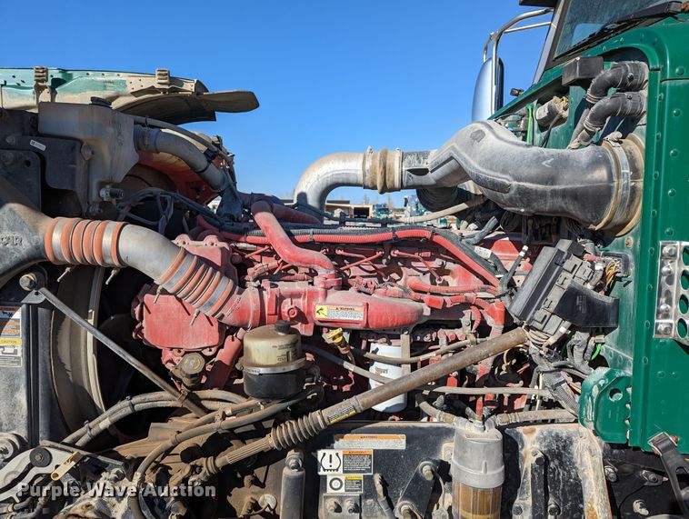 image for item LK9467 2014 Peterbilt 388  semi truck