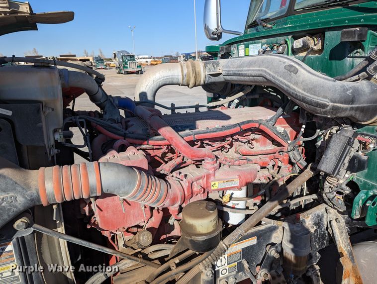 image for item LK9467 2014 Peterbilt 388  semi truck