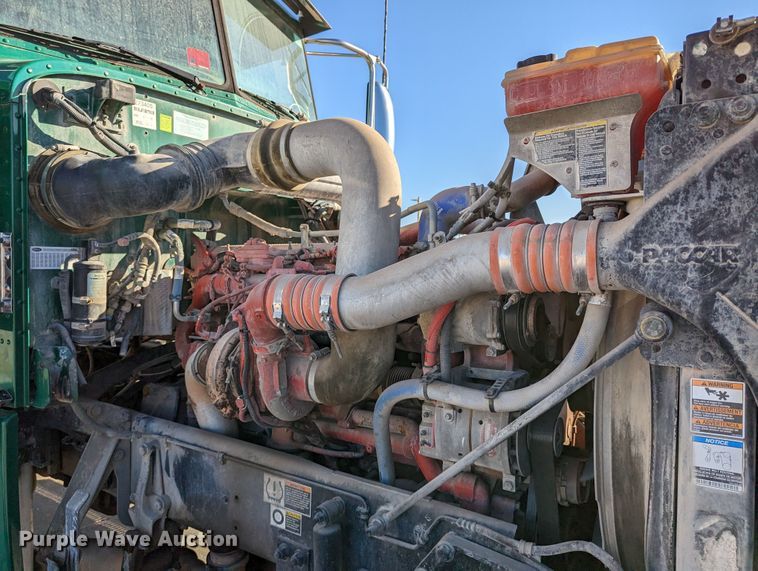 image for item LK9467 2014 Peterbilt 388  semi truck