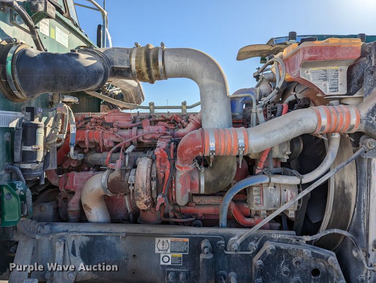 image for item LK9467 2014 Peterbilt 388  semi truck