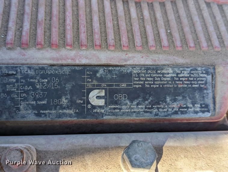 image for item LK9467 2014 Peterbilt 388  semi truck