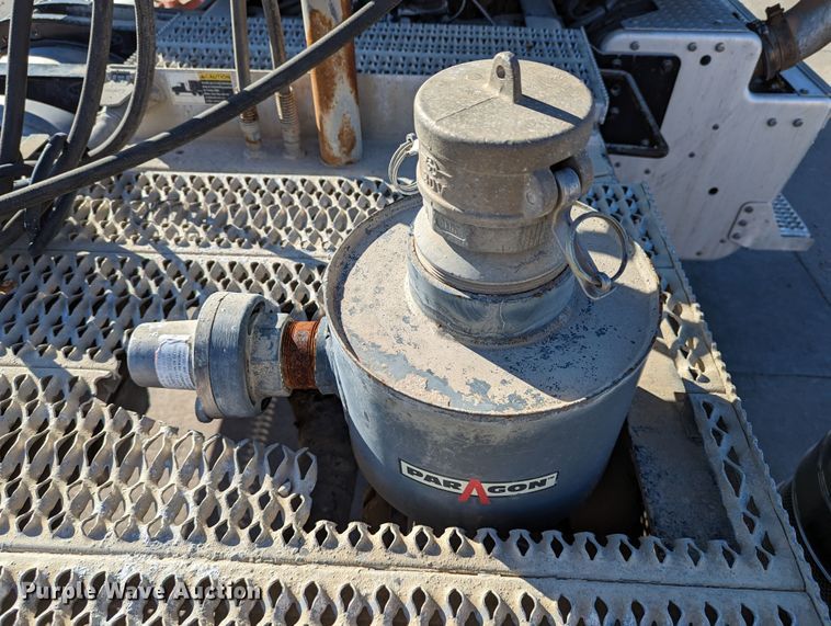 image for item LK9467 2014 Peterbilt 388  semi truck