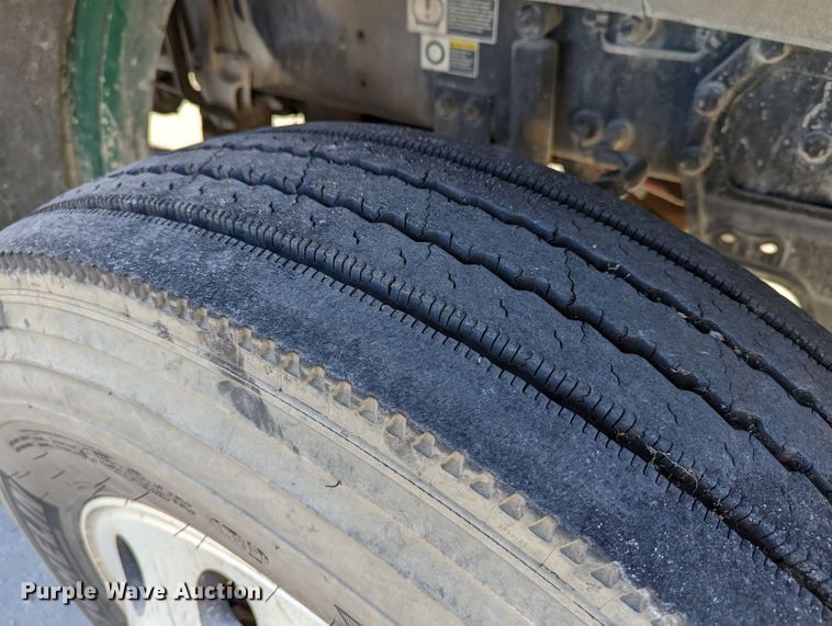 image for item LK9467 2014 Peterbilt 388  semi truck