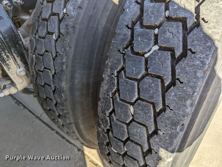 image for item LK9467 2014 Peterbilt 388  semi truck