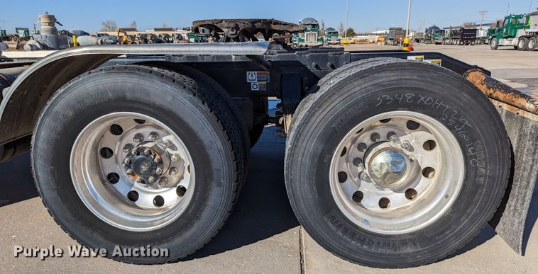 image for item LK9467 2014 Peterbilt 388  semi truck