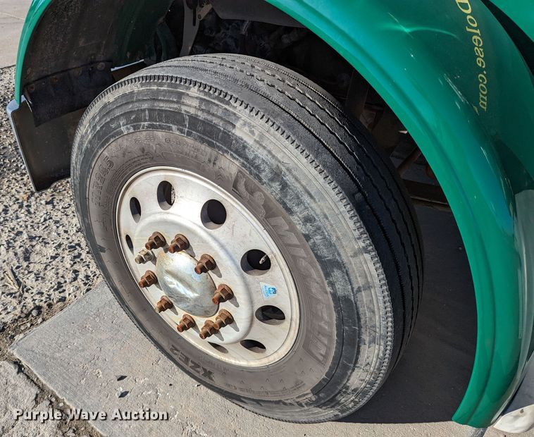 image for item LK9467 2014 Peterbilt 388  semi truck