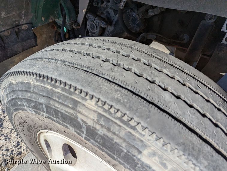 image for item LK9467 2014 Peterbilt 388  semi truck