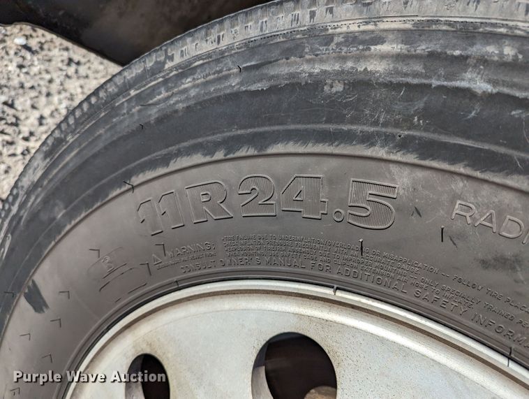 image for item LK9467 2014 Peterbilt 388  semi truck