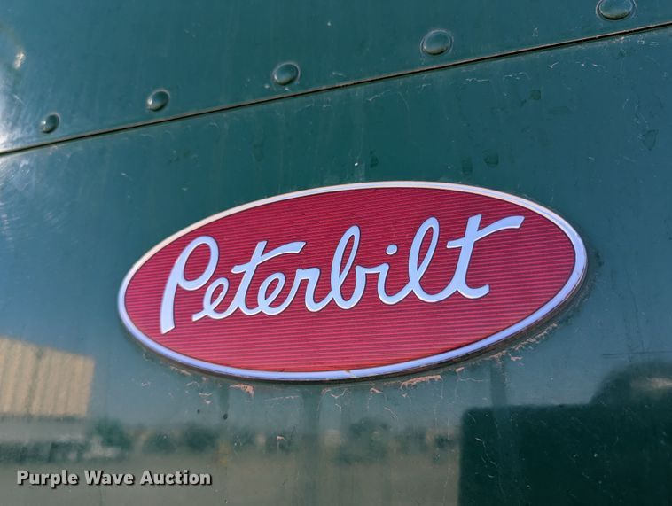 image for item LK9467 2014 Peterbilt 388  semi truck