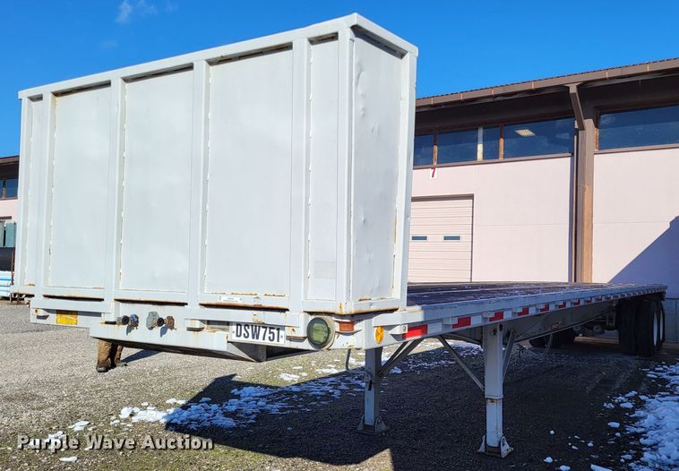 image for item LR9160 1989 Utility  flatbed trailer