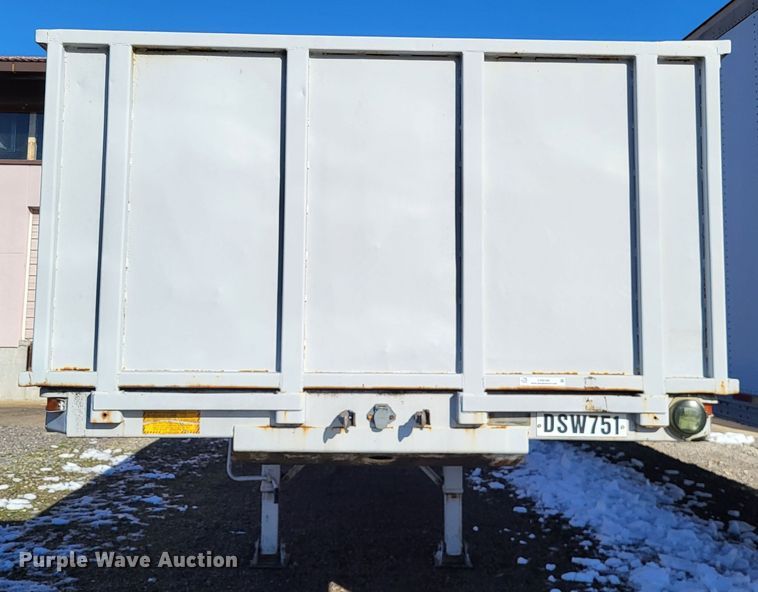 image for item LR9160 1989 Utility  flatbed trailer