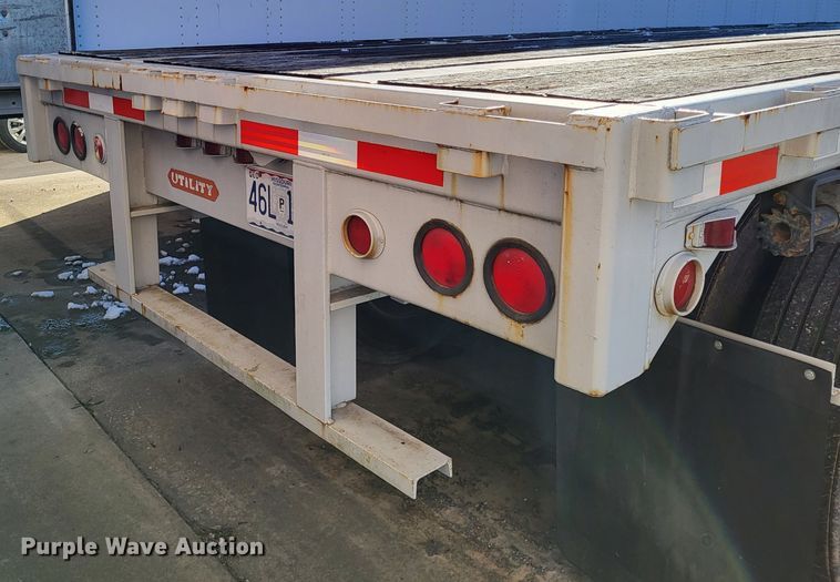 image for item LR9160 1989 Utility  flatbed trailer