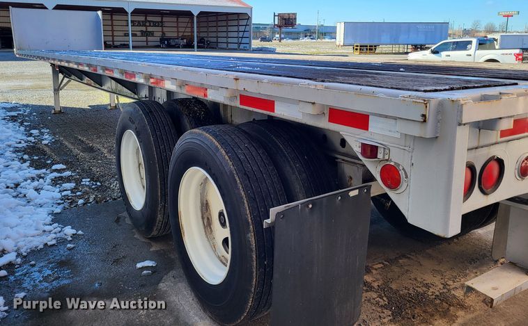 image for item LR9160 1989 Utility  flatbed trailer