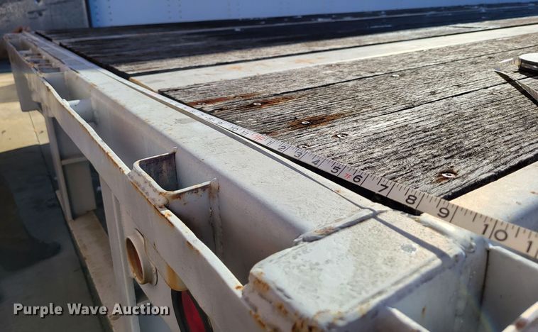 image for item LR9160 1989 Utility  flatbed trailer