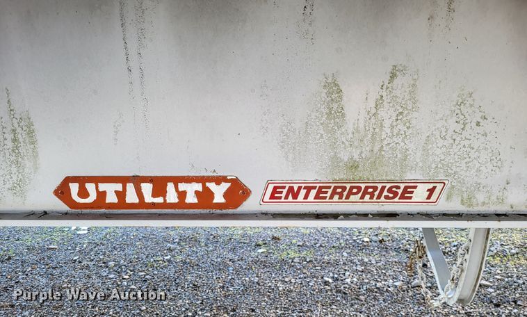 image for item LR9160 1989 Utility  flatbed trailer