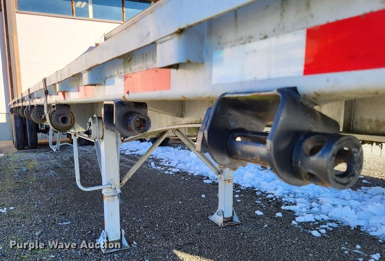 image for item LR9160 1989 Utility  flatbed trailer
