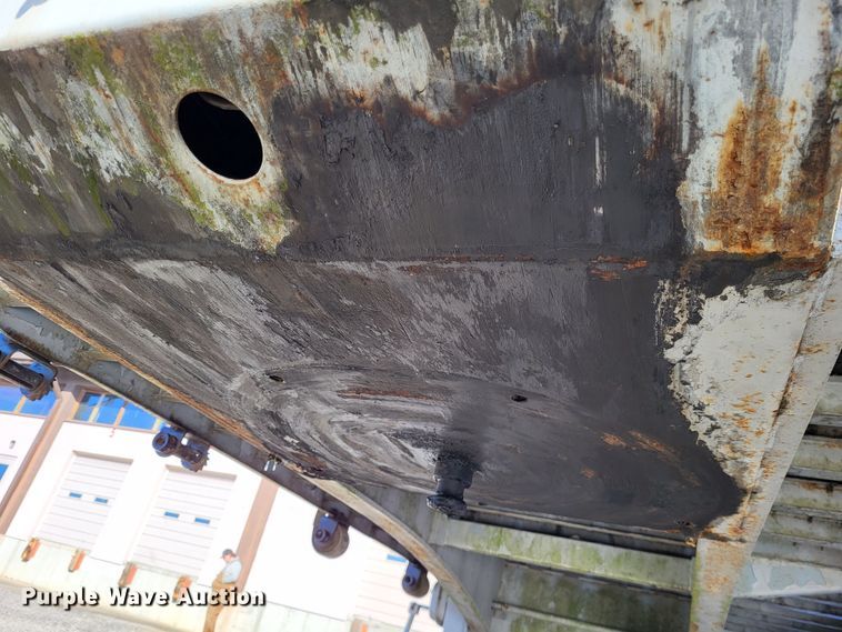 image for item LR9160 1989 Utility  flatbed trailer