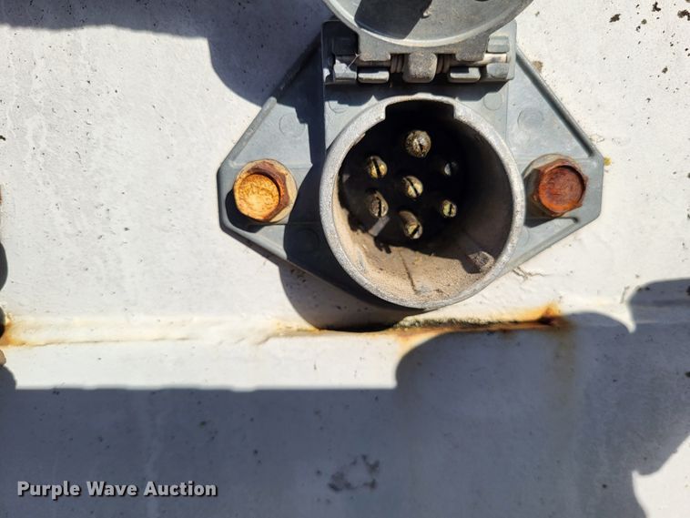 image for item LR9160 1989 Utility  flatbed trailer