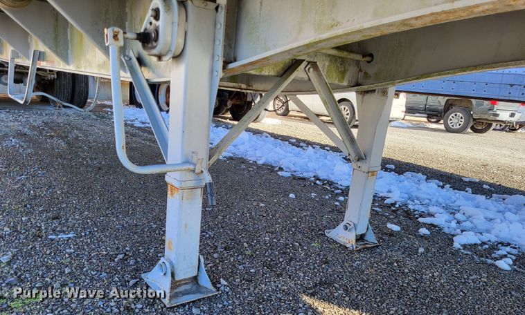 image for item LR9160 1989 Utility  flatbed trailer