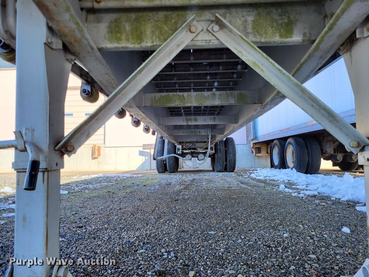 image for item LR9160 1989 Utility  flatbed trailer