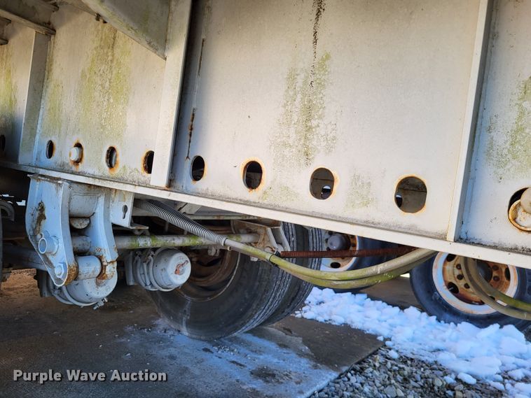 image for item LR9160 1989 Utility  flatbed trailer