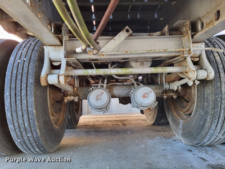 image for item LR9160 1989 Utility  flatbed trailer