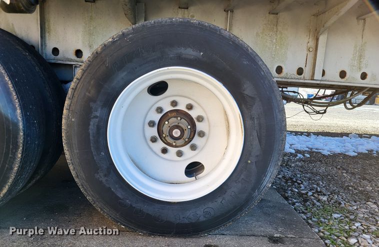 image for item LR9160 1989 Utility  flatbed trailer