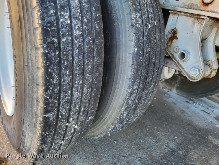 image for item LR9160 1989 Utility  flatbed trailer