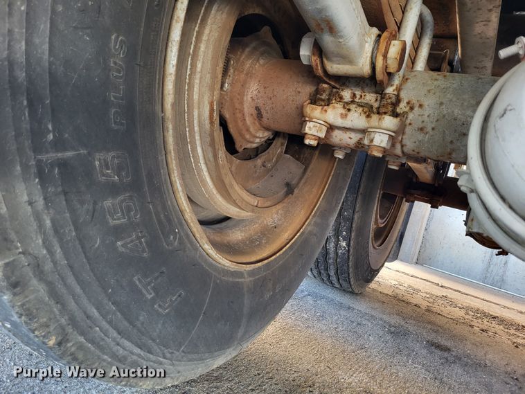 image for item LR9160 1989 Utility  flatbed trailer