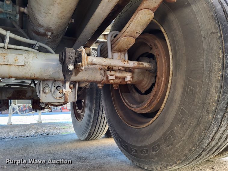 image for item LR9160 1989 Utility  flatbed trailer