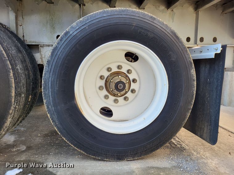 image for item LR9160 1989 Utility  flatbed trailer