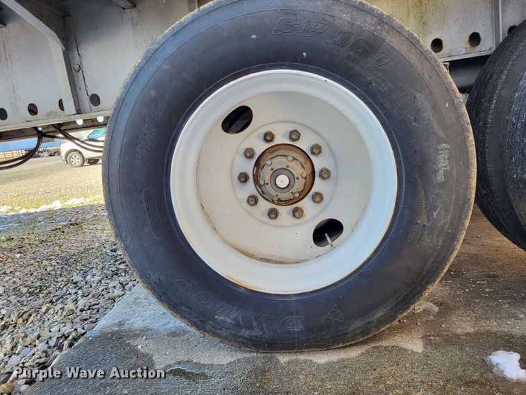 image for item LR9160 1989 Utility  flatbed trailer