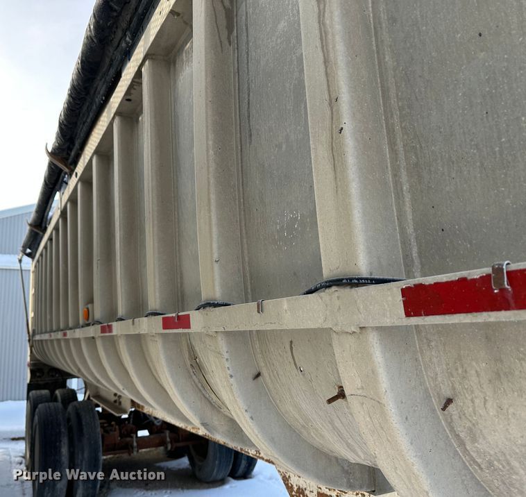 image for item LT9343 1982 Fruehauf  end dump trailer
